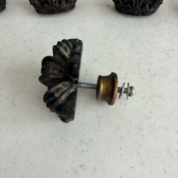 Antique style crown drawer pulls lot (10) - Picture 5 of 7